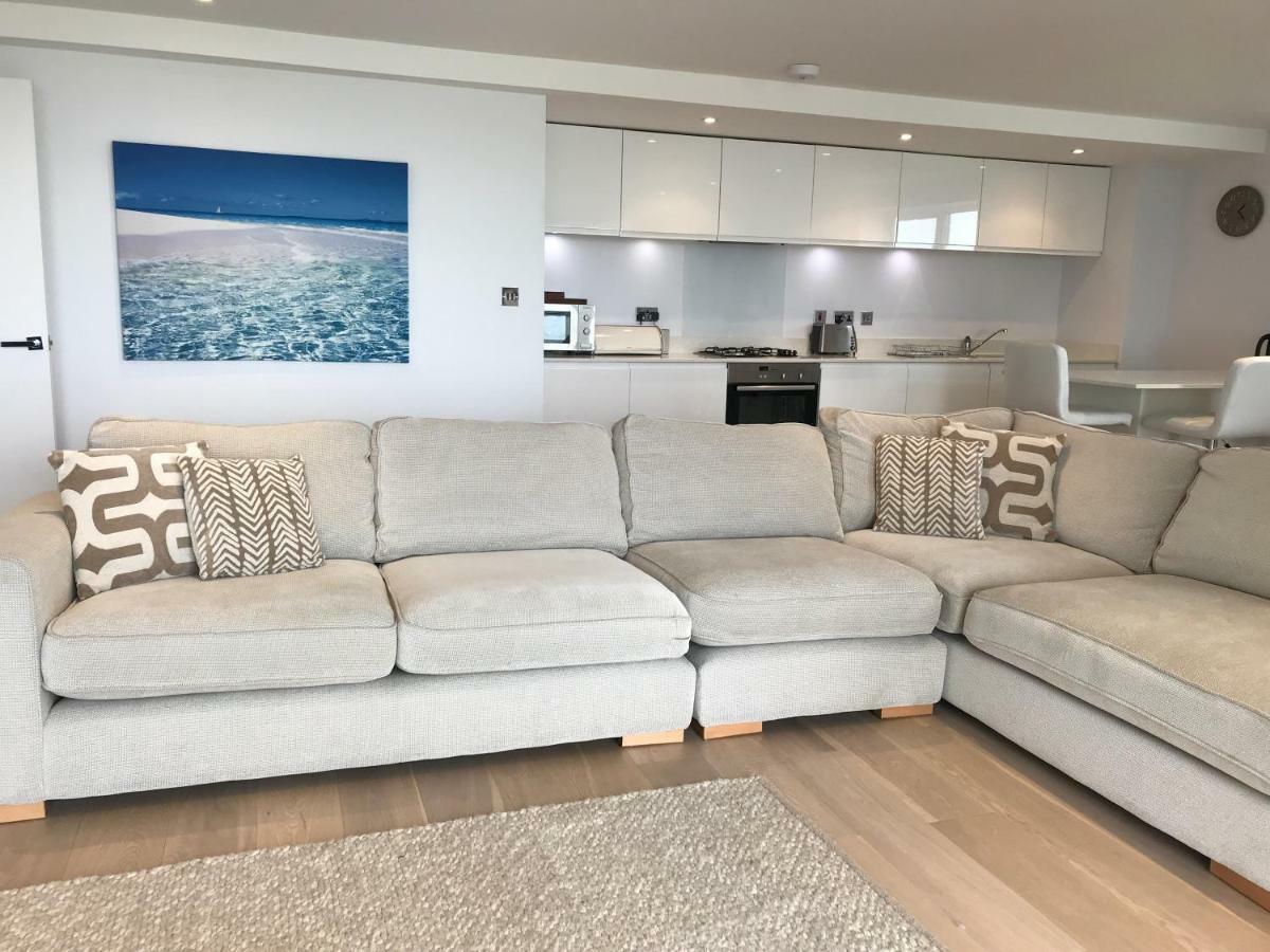 6 Ocean Gate Apartment New Quay Екстериор снимка