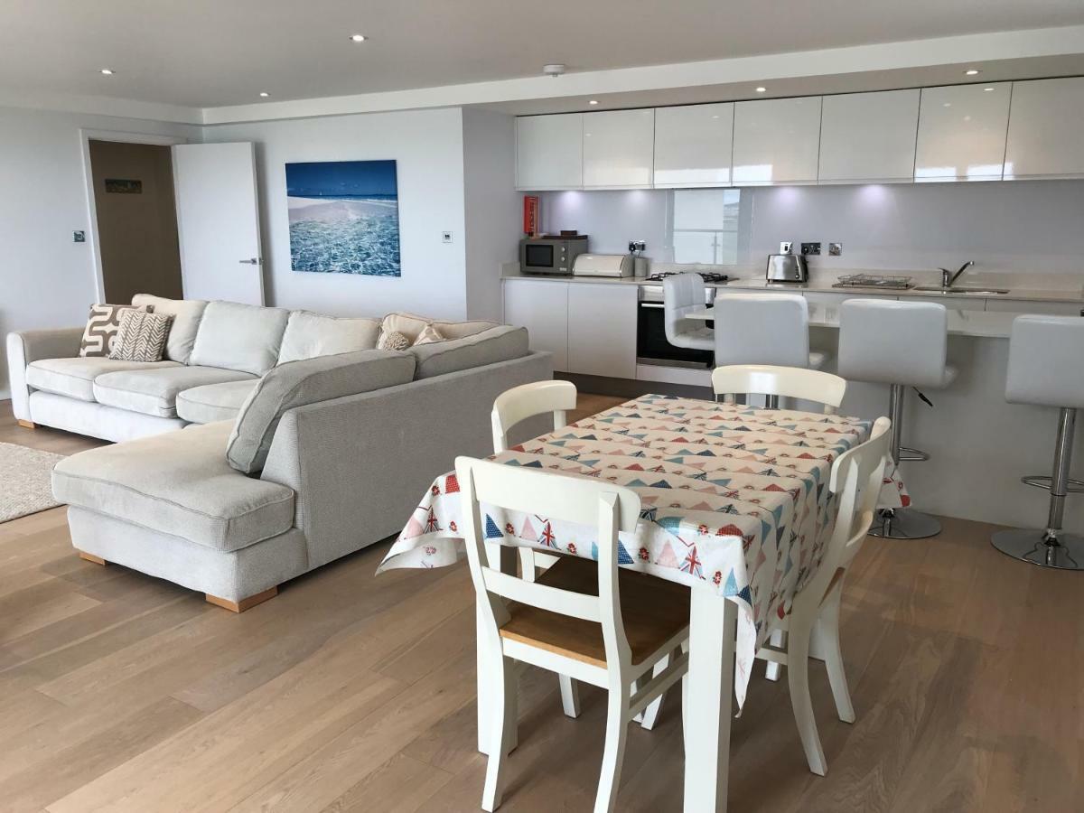 6 Ocean Gate Apartment New Quay Екстериор снимка